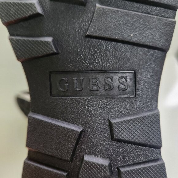 Guess NWOT Outmost2 White Black Puffer Moon Boots Size 7M - Picture 7 of 8